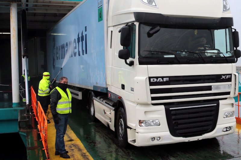 شركات النقل الدولي تشتكي استمرار إغلاق حدود المغرب بسبب “كورونا”