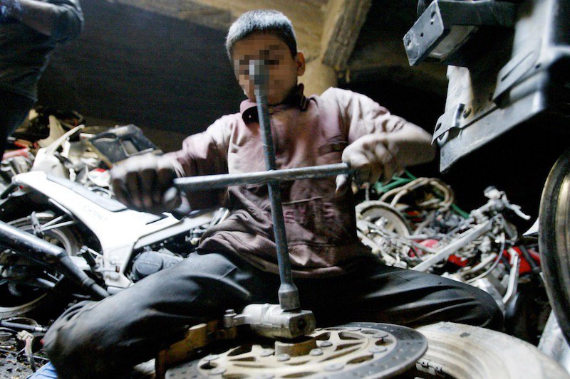 فاجعة “مصنع طنجة” تسائل جدية الالتزام بالقوانين وقيود تشغيل القاصرين