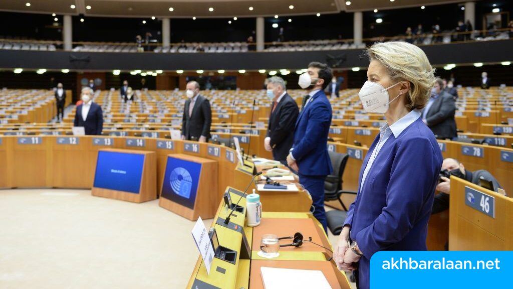 فون دير لايين تدافع عن استراتيجية المفوضية الأوروبية للتلقيح ضد كورونا