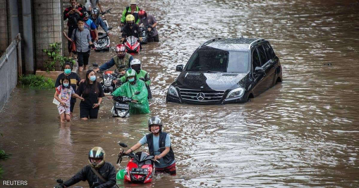 فيضانات عارمة تجتاح العاصمة الإندونيسية