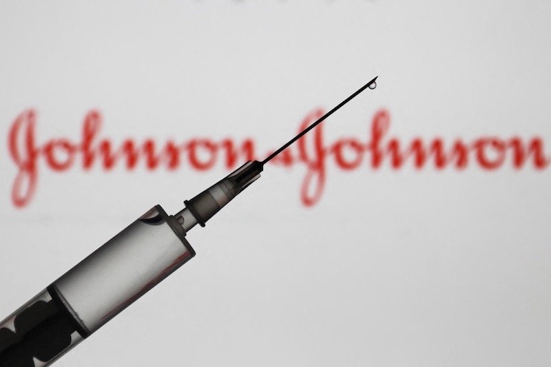 لجنة خبراء تدرس فعالية لقاح “جونسون أند جونسون”
