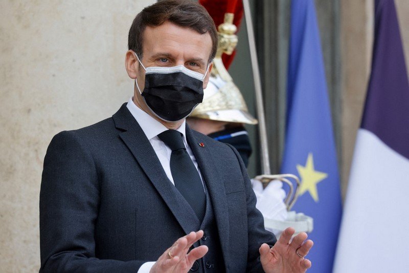 ماكرون يدرس سحب القوات الفرنسية من الساحل