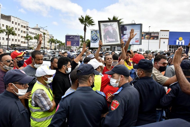 مهنيو سيارات الأجرة بجهة البيضاء يحتجون على “ألزا”