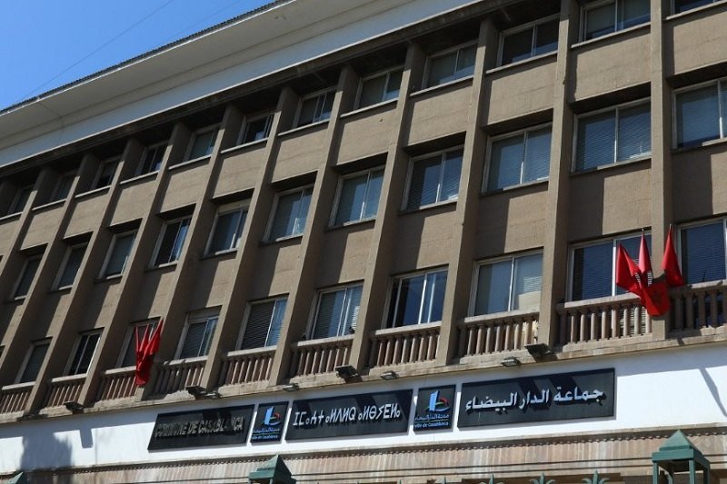 موظفو البيضاء يطلبون صرف مستحقات متراكمة