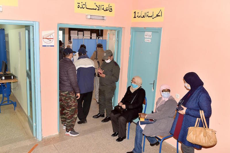 نقابي ينوه بأولوية تطعيم أطر التعليم ضد “كورونا”