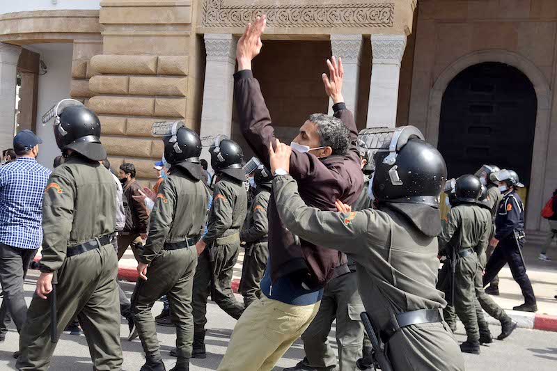 أساتذة التربية الإسلامية ينادون باحترام الدستور