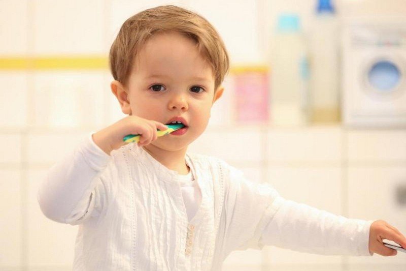الأطفال يحتاجون إلى معجون أسنان خاص