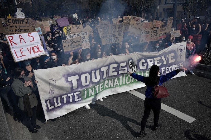 الاحتجاجات السياسية في “عهد الجائحة” تؤثر على مستقبل الديمقراطية