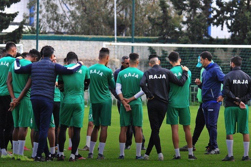 الرجاء يوزع 240 مليون على اللاعبين والمستخدمين