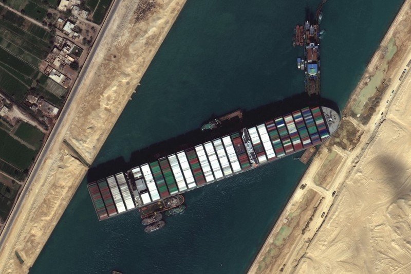 السفينة العالقة في قناة السويس تضع إدارة المشاريع الكبرى على المحك