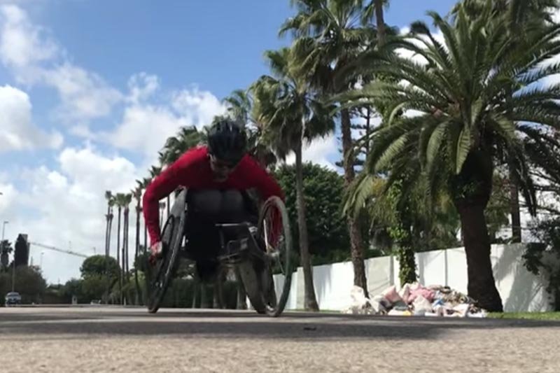 بطل سباق الكراسي المتحركة