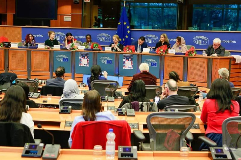 تتويج مغربية بجائزة نسوية للتميز في بروكسيل