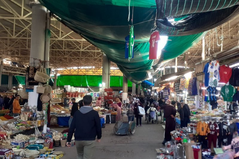 تجار “سوق الأحد” يرفضون رسوما “غير قانونية”