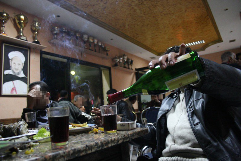 ترك الخمور قبل حلول رمضان .. سلوك بسند شرعي أم اجتهاد مجتمعي؟