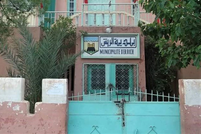 توقيف جماعة الريش و4 نواب عن مزاولة المهام