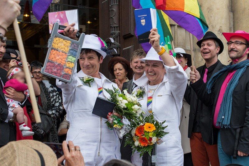 دعوة “أئمة مسلمين” إلى قبول “زواج المثليين” تثير جدلا في فرنسا