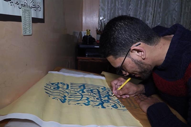 فائز بجائزة محمد السادس للخط