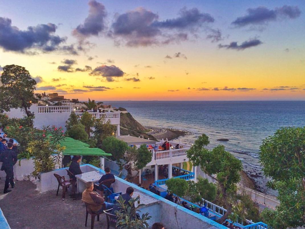 مقهى الحافة بطنجة معلمة تاريخية ممتدة