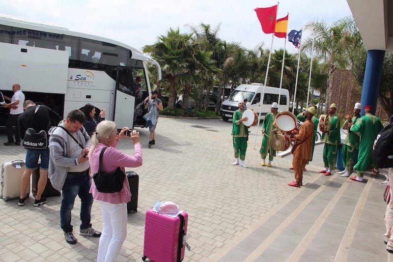 مهنيون يراهنون على سياح إسرائيل لتخفيف آثار موجة “كوفيد” الثالثة