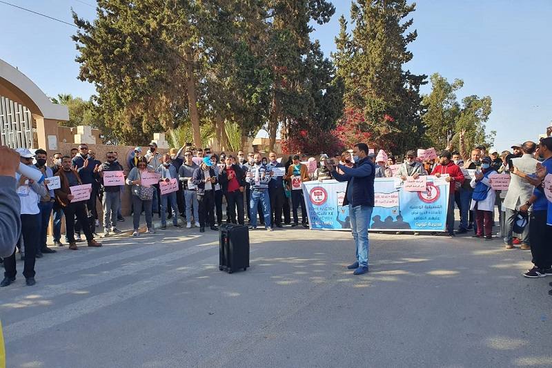 نقابات وتنسيقيات تعليمية تنادي برحيل أمزازي