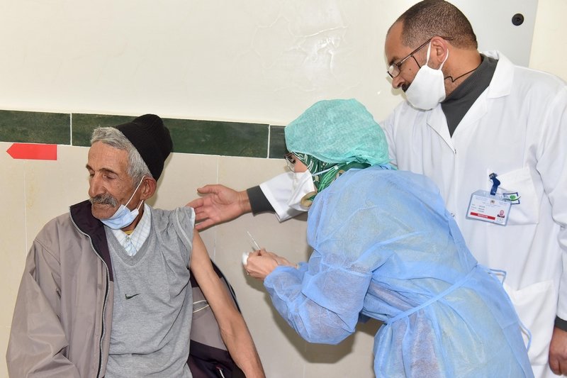 وزارة الصحة توصي بمواصلة استعمال لقاح أسترازينيكا