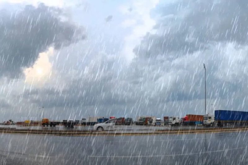 ‪سوء الأحوال الجوية يعلق الدراسة في تطوان‬