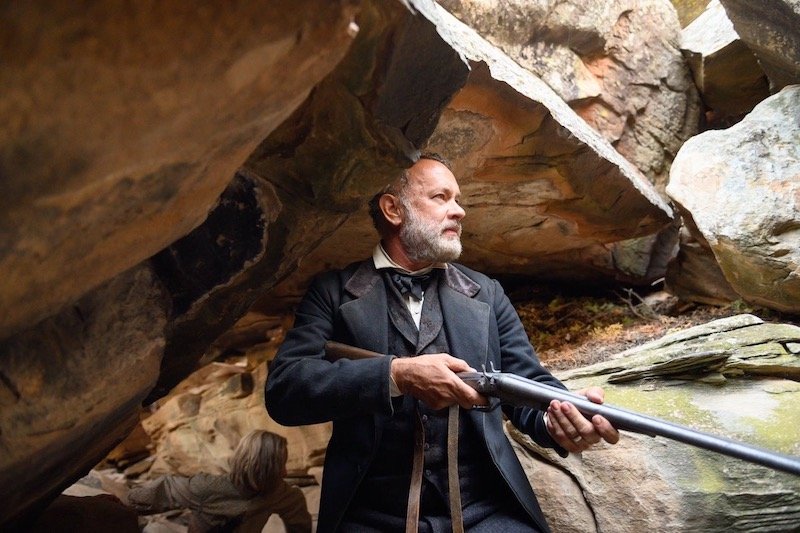 “أخبار العالم” .. رحلة بطل “ويستيرن” يحمل بصمات ماضيه على ظهره