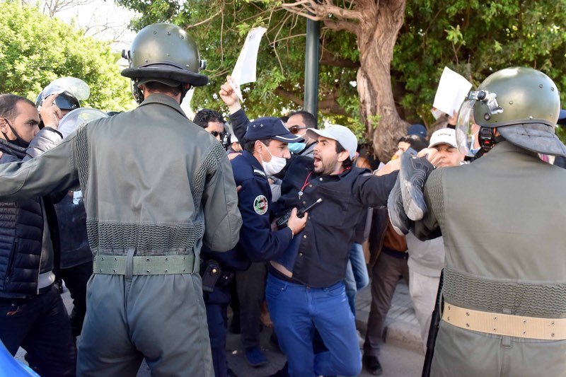 “أطر الأكاديميات” يسطرون خطوات تصعيدية ويلتقون قيادات حزبية