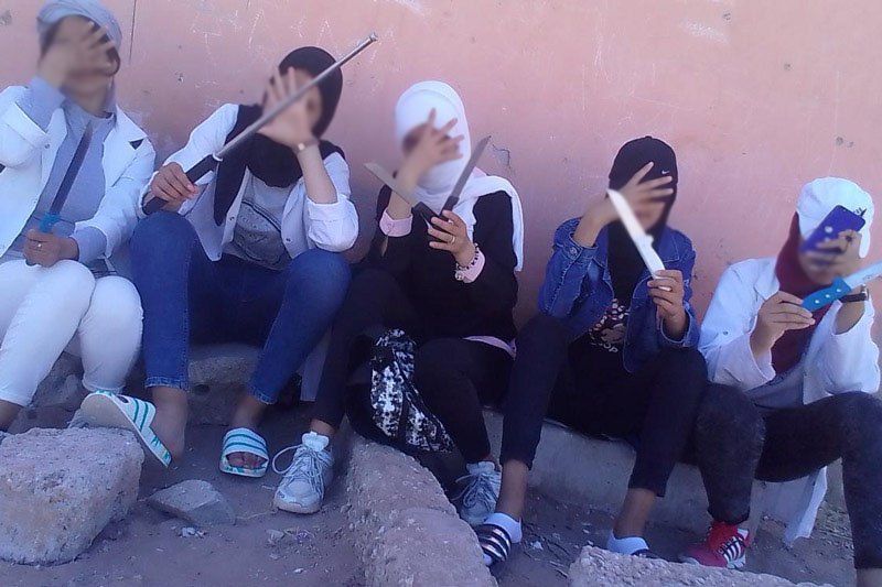 إشهار أسلحة بيضاء يوقف 5 تلميذات في بلفاع