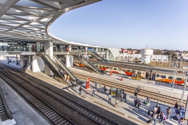 البنك الإفريقي للتنمية يشيد بإنجازات المغرب في تطوير السكك الحديدية