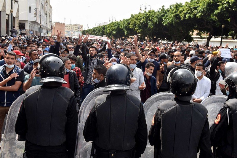 المتعاقدون يستبقون الحوار مع وزارة التربية بإضرابات ومسيرات احتجاجية‬