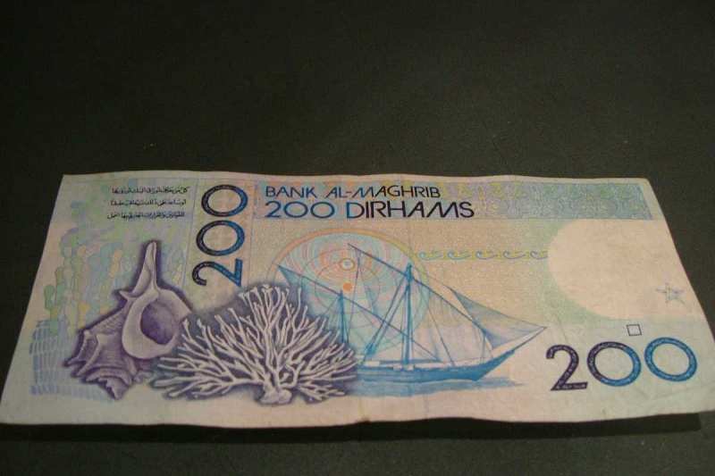 النيابة العامة تتابع 3 مزيّفين للعملة الوطنية