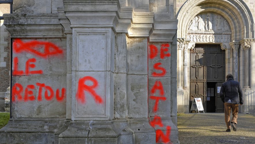 تدنيس كنيسة بمدينة تولوز الفرنسية بعبارات تُمجد الشيطان