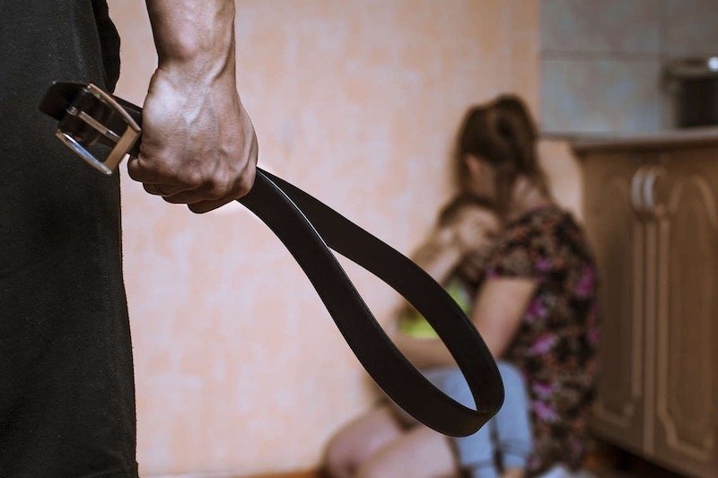 تقرير رسمي: النساء ضحايا للممارسات العنيفة أكثر من الرجال بالمغرب