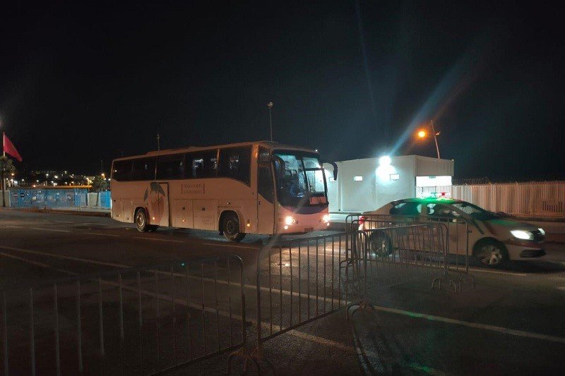 ثغر سبتة يطرد مهاجرين سريين إلى الفنيدق