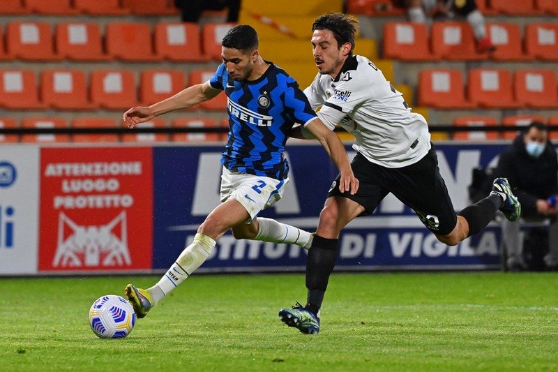 حكيمي يقترب إحراز الدوري الإيطالي رفقة الإنتر