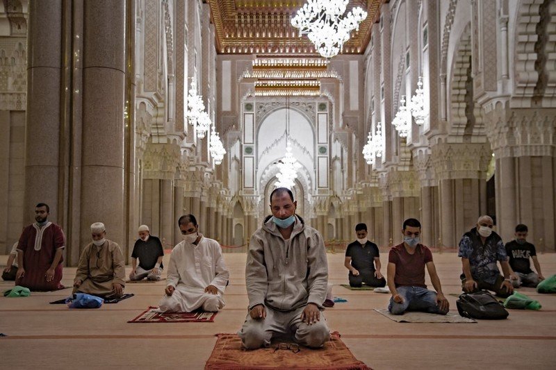 خرق حالة الطوارئ الصحية لإقامة صلاة التراويح يثير الجدل في المغرب