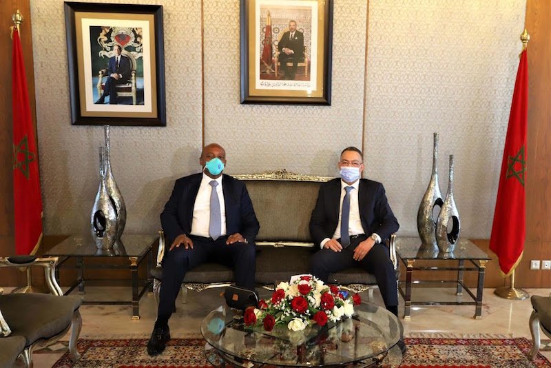 رئيس “الكاف” يناقش البنيات الإفريقية بالمغرب