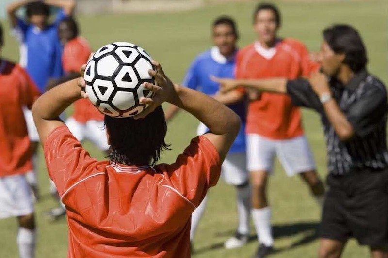 رمضان يعيد الفرجة الغائبة إلى ملاعب الأحياء