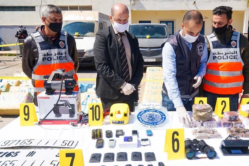 شرطة الناظور تعرض أطنان مخدرات محجوزة