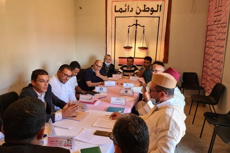 صفقات “الباركينغ” تغضب 11 حزبا في إنزكان