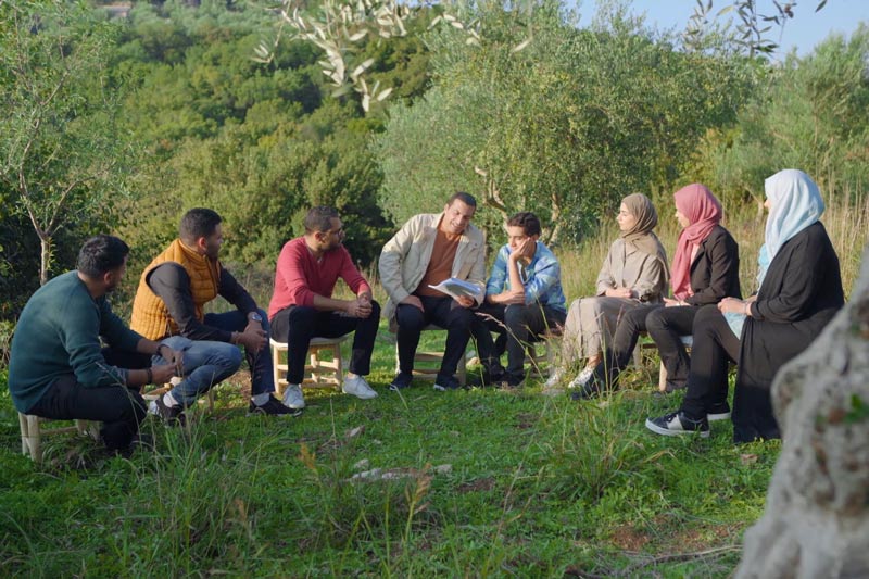 عمرو خالد: تسليم الأمور لله يداوي جراح القلوب ويرمم أعطاب الروح