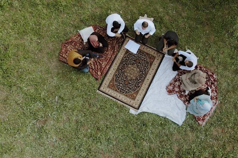 عمرو خالد: قلل المعاناة والآلام وتغلب على مصائب الحياة بالتسليم لله