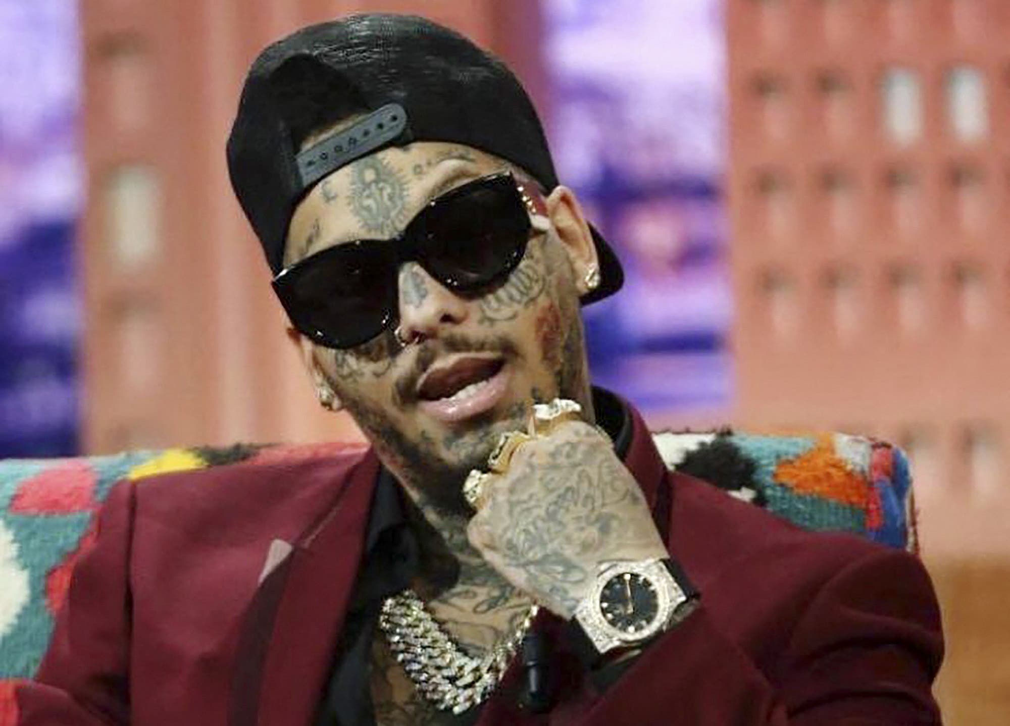 عمليات بـ 1.5 مليون يورو.. “تهم احتيال” تلاحق مغنياً شهيراً