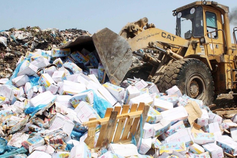 لجان تتلف مواد غذائية فاسدة في بني ملال