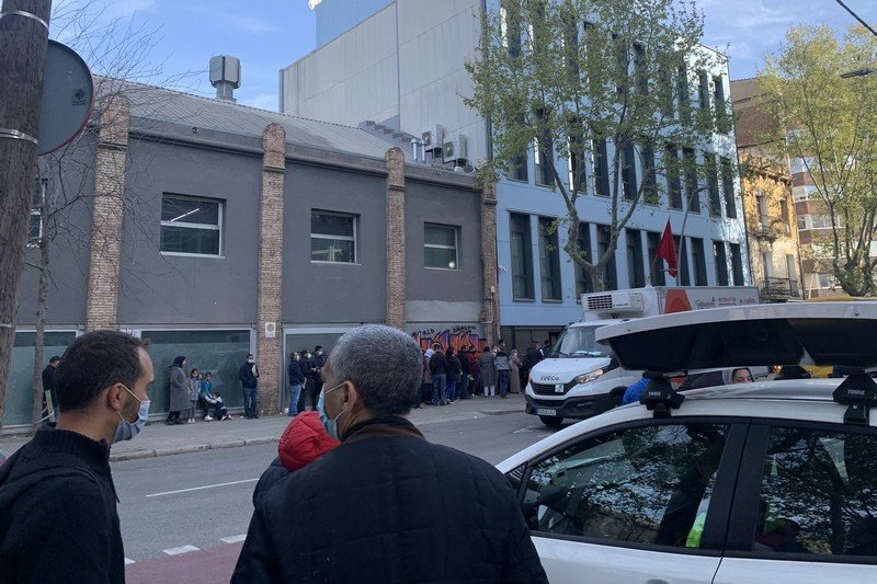 مغاربة ينتقدون خدمات قنصلية المملكة ببرشلونة