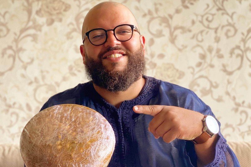 هكذا بيع “أغلى سْلّو في العالم” بخمسة ملايين سنتيم لدعم سيدة مغربية