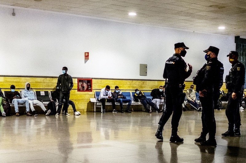 وقف المغرب استقبال مهاجرين غير نظاميين يربك حسابات جزر الكناري