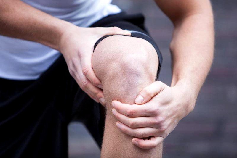 آلام مفصل الركبة .. الأسباب والعلاج
