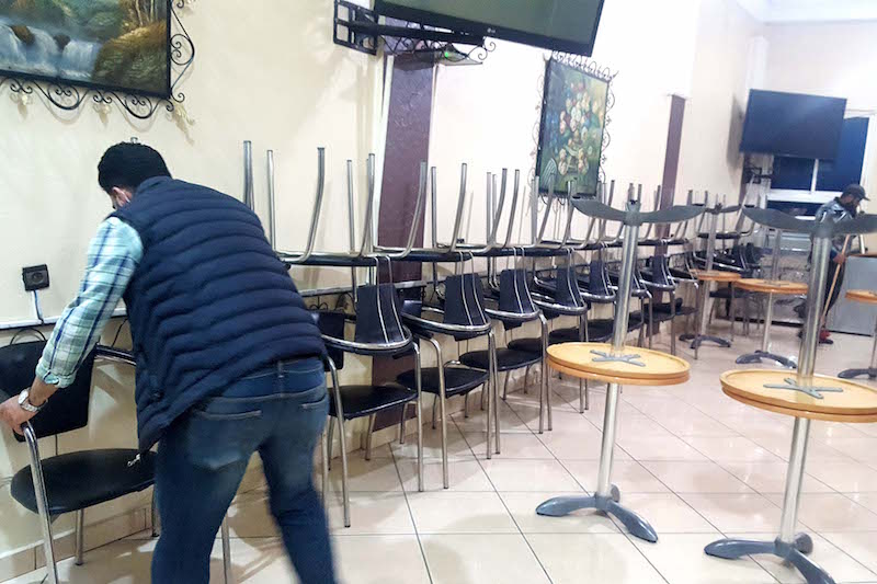 أرباب المقاهي يلتقون رئيس الحكومة بمجموعة من المشاكل القطاعية